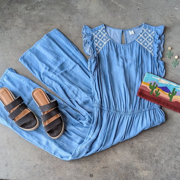 Old Navy Blue Chambray Embroidered Wide Leg Cropped Jumpsuit small - Picture 1 of 10